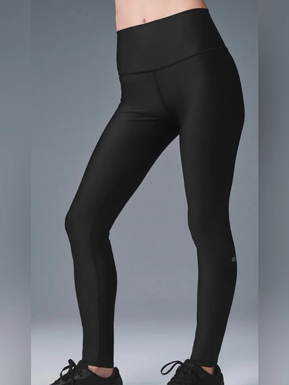 ALO High-Waist Airlift Legging in Black. Size Small